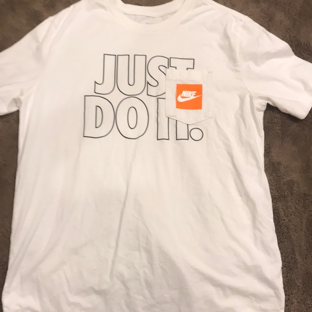 Nike T-Shirt, Size: Men’s Large